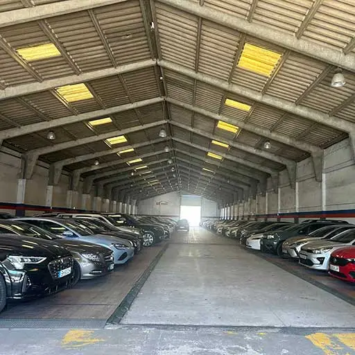 APARCAMIENTO CUBIERTO / 24 HORAS